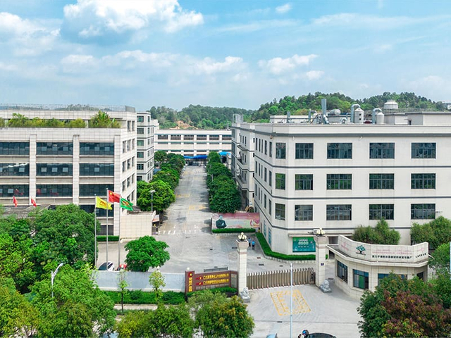 About Rovis manufacturer of commercial and garden planters