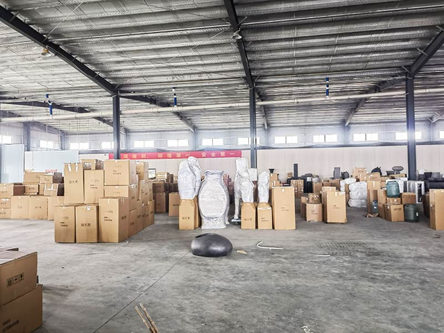 Rovis modern factory producing indoor and outdoor planters